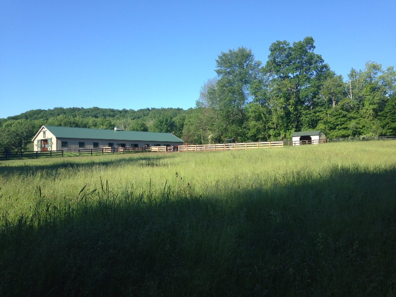 Farm-back-field-to-barn