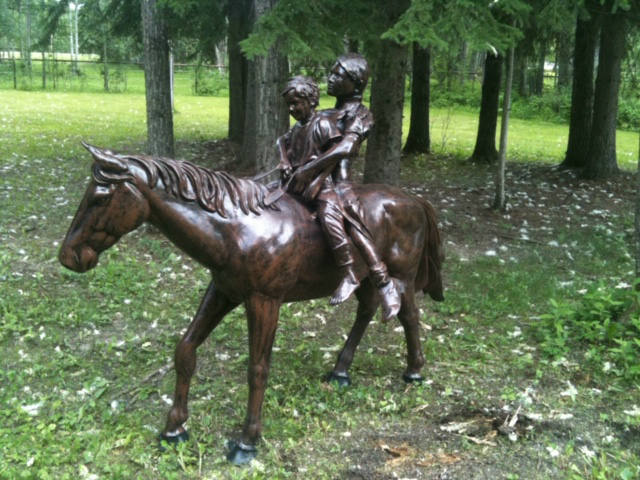 two-children-on-horse-aluminum-statue-side-view