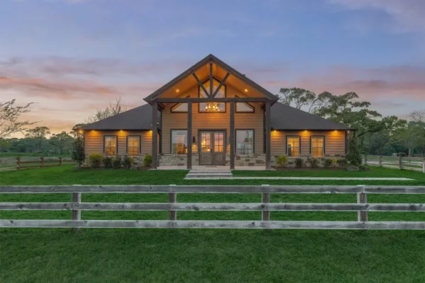 RARE FIND! Stunning TURNKEY Texas HORSE PROPERTY!